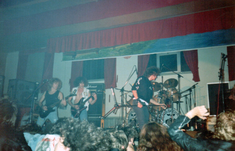 Keen_Act_live_2